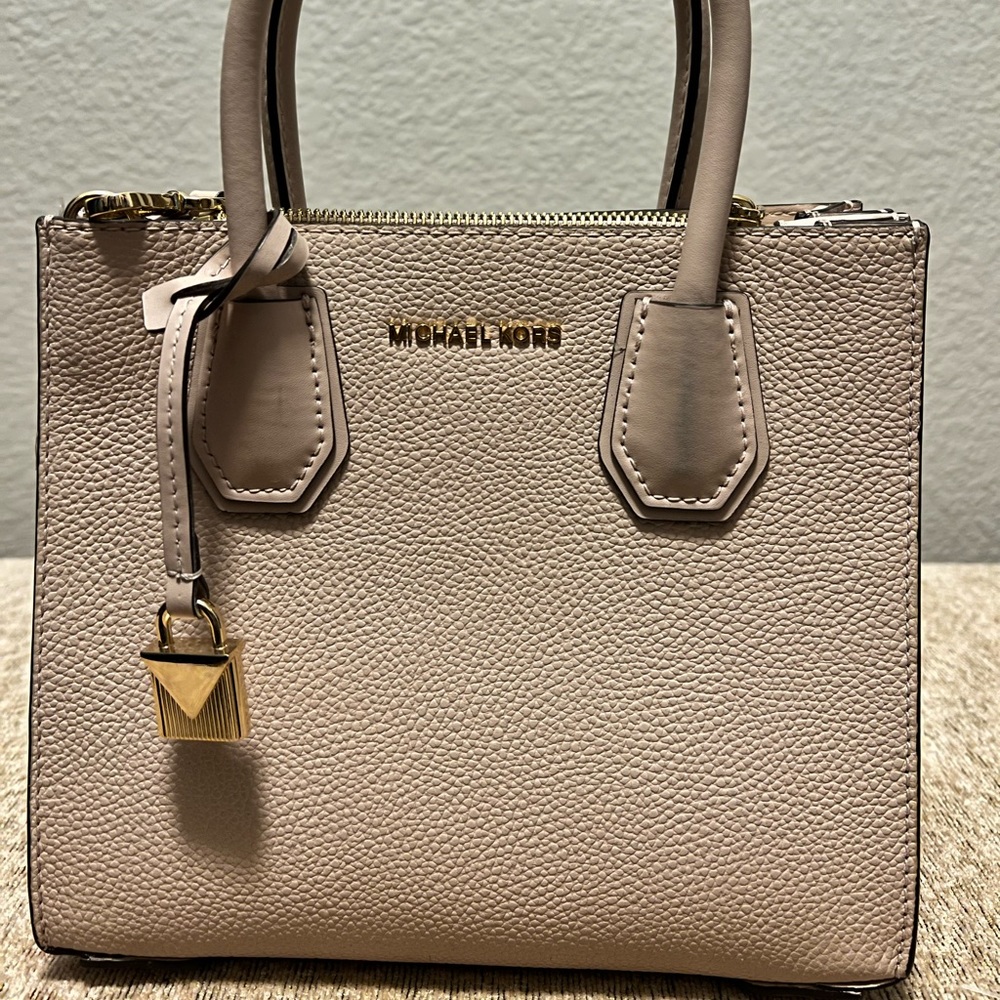 Cute accordion Michael Kors crossbody